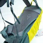 Deuter AC Lite 17 hiking backpack zipper construction sample
