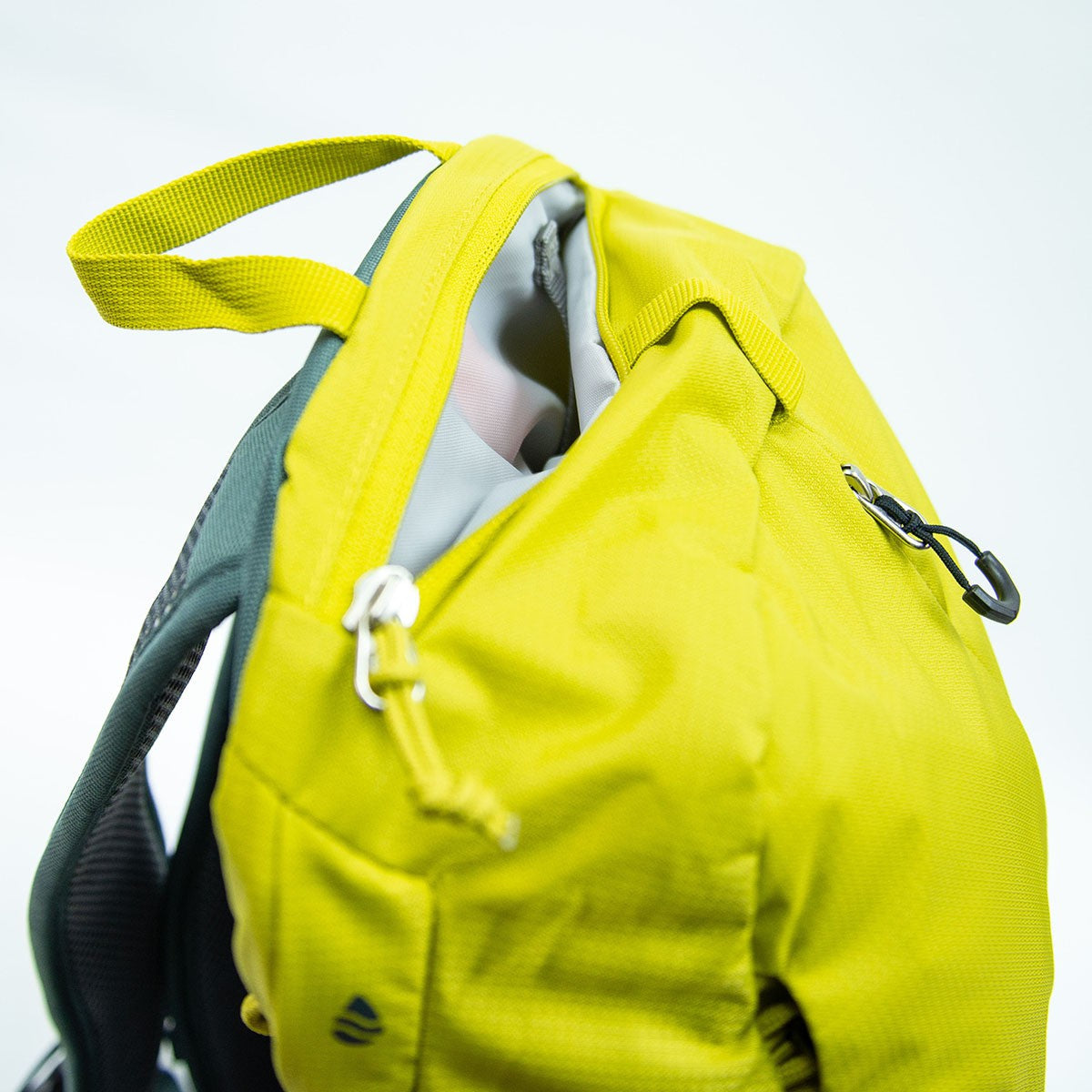 Deuter AC Lite 17 hiking backpack frame construction sample