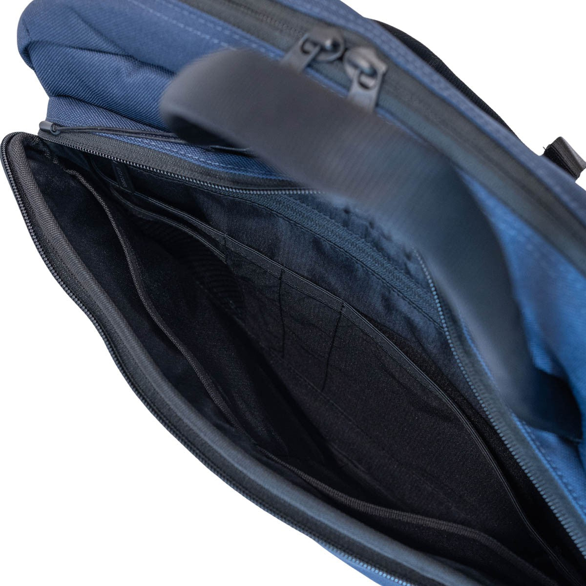 Herschel Tech Gibson 18L Mood Indigo messenger bag organiser view