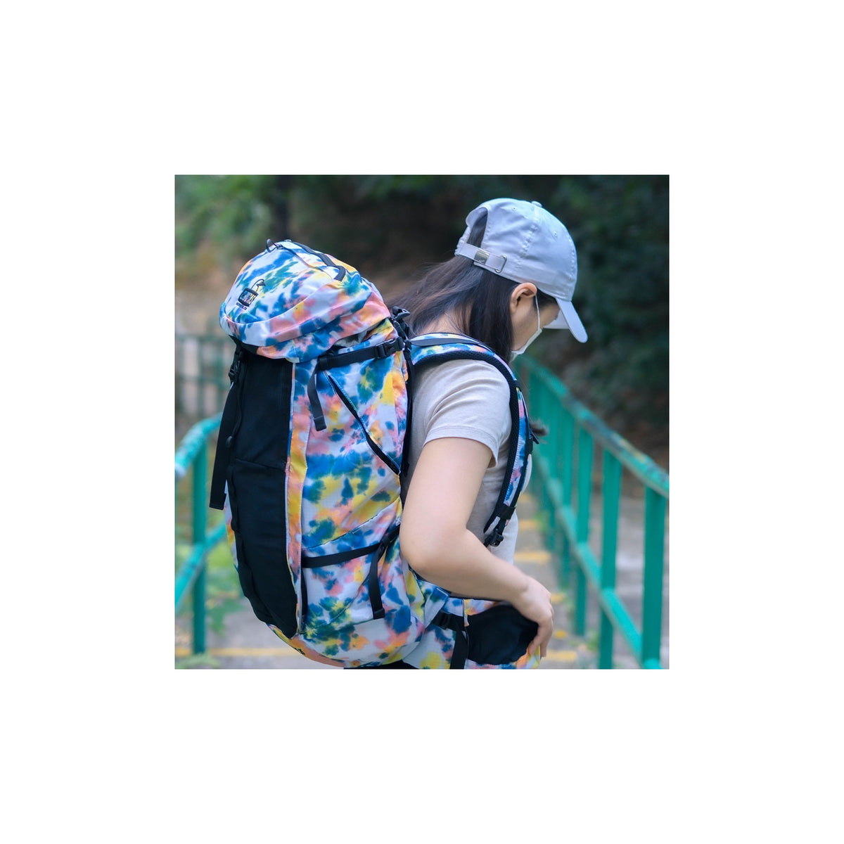 CHUMS Spring Dale 35 Ocean Dye Z213 hiking backpack in outdoor use